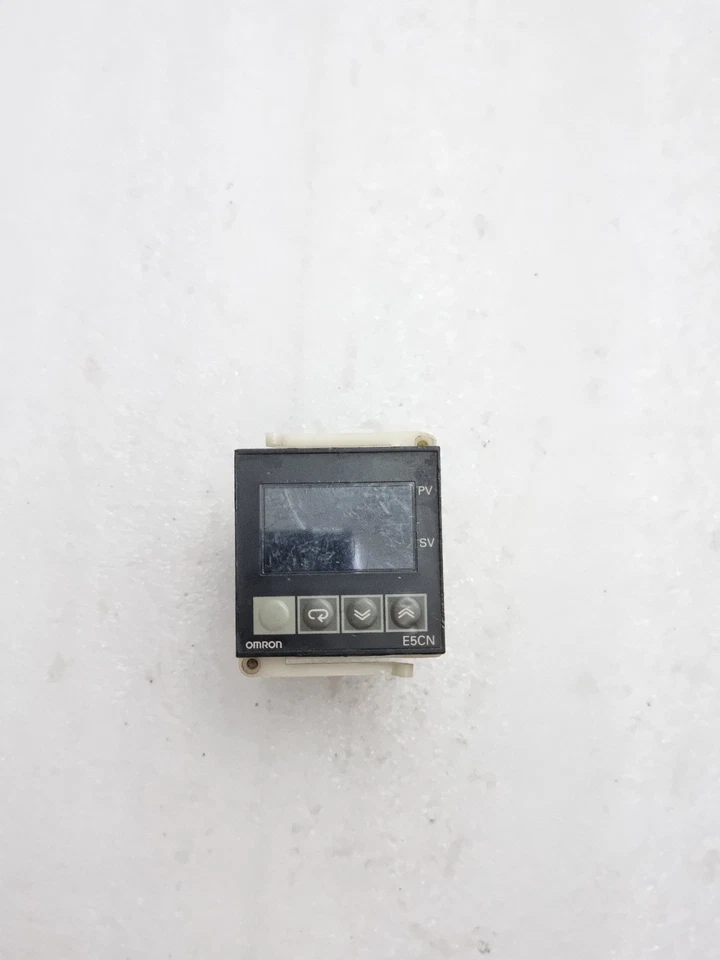 OMRON E5CN TEMPERATURE CONTROLLER 100-240VAC E5CN MADE IN JAPAN